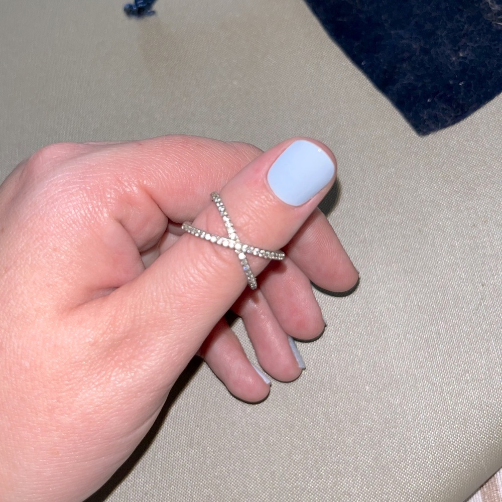 Diamond cried cross ring